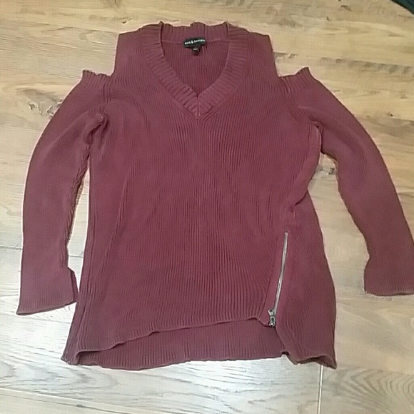 Rock & Republic Tops - Rock & Republic like new cold-shoulder sweater